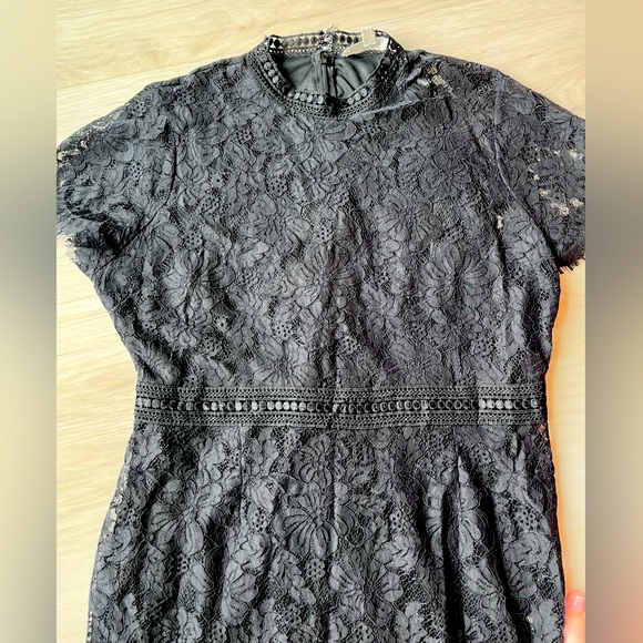 Lace Dress - Picture 2 of 3